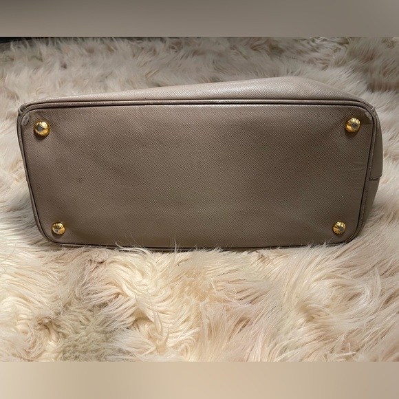 Prada Lux Saffiano Medium Tote in Argilla - Picture 6 of 13